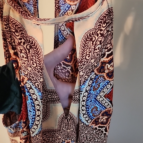 Bebop | Elegant Dress with Intricate Patterns - Picture 5 of 8